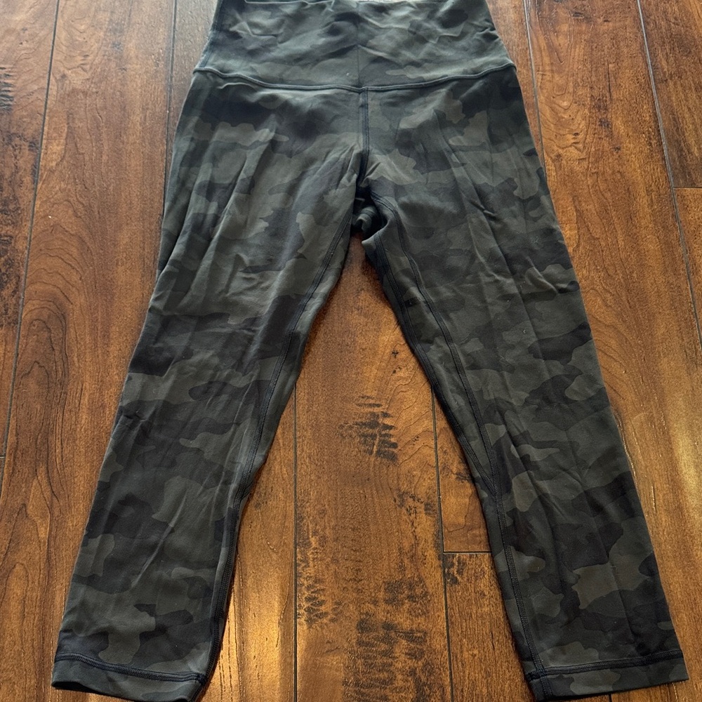 Lululemon Align crop 21” green camo